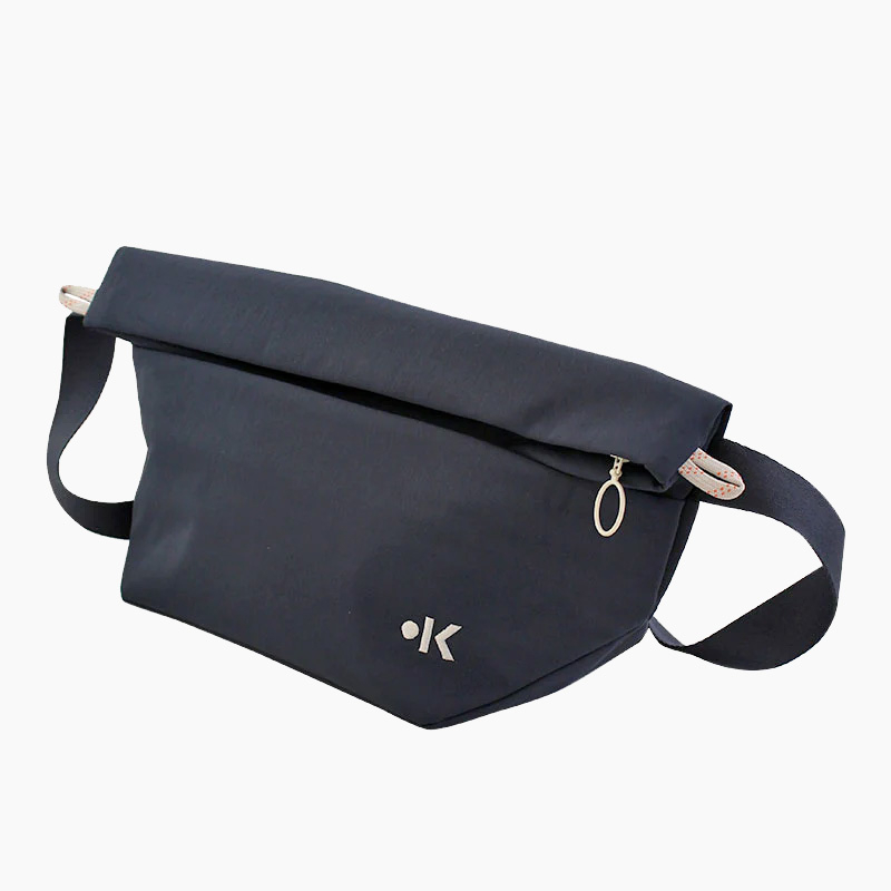 Kaala Taavi Sling Bag – Mørkeblå Yoga Skuldertaske på udsalg!