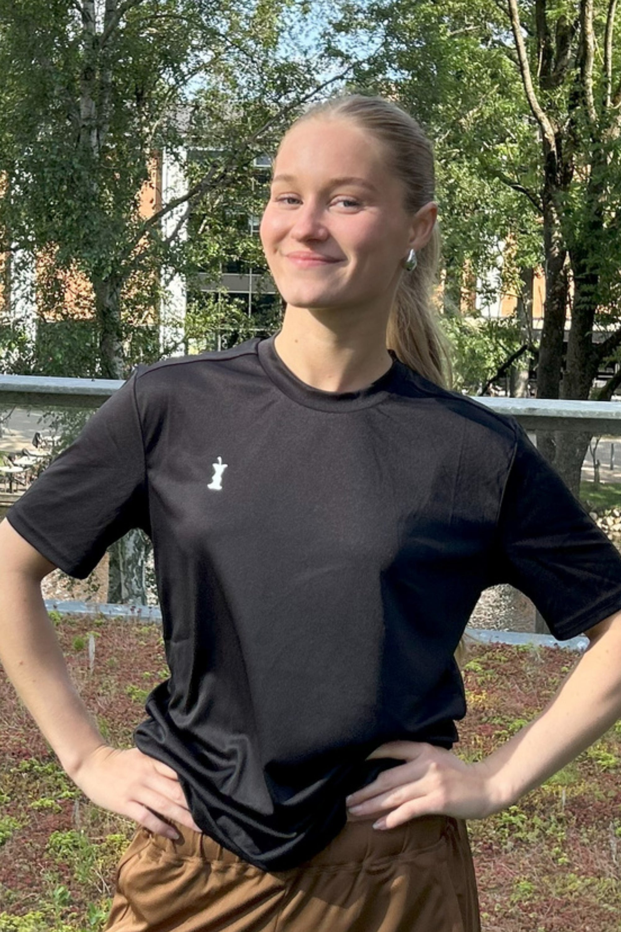 Sort T-shirt fra Nowayback – perfekt til sport og fritid